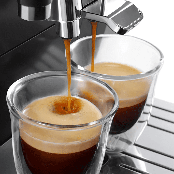 เครื่องชงกาแฟเดลองกี สามารถชงกาแฟได้สองแก้วในเวลาเดียวกัน